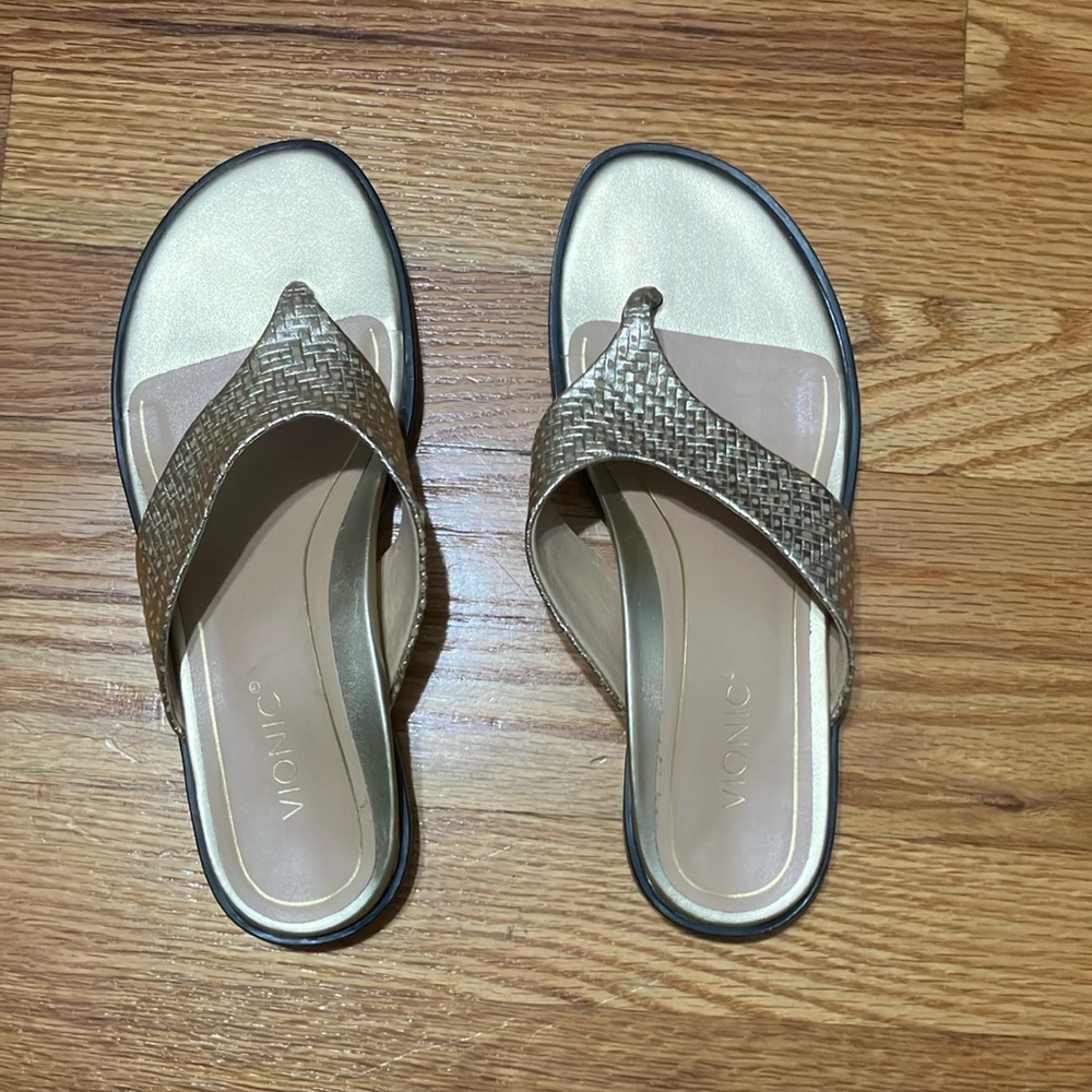 Vionic Agave Gold Sandals with Cushioned Soles